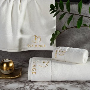 Komplet wyjątkowych ręczników - EVA MINGE - złoty haft - w eleganckim pudełku 3 szt