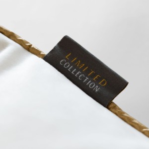 limited collection -POSZEWKA DEKOR - luna - VELVET 45X45 ZŁOTY nadruk